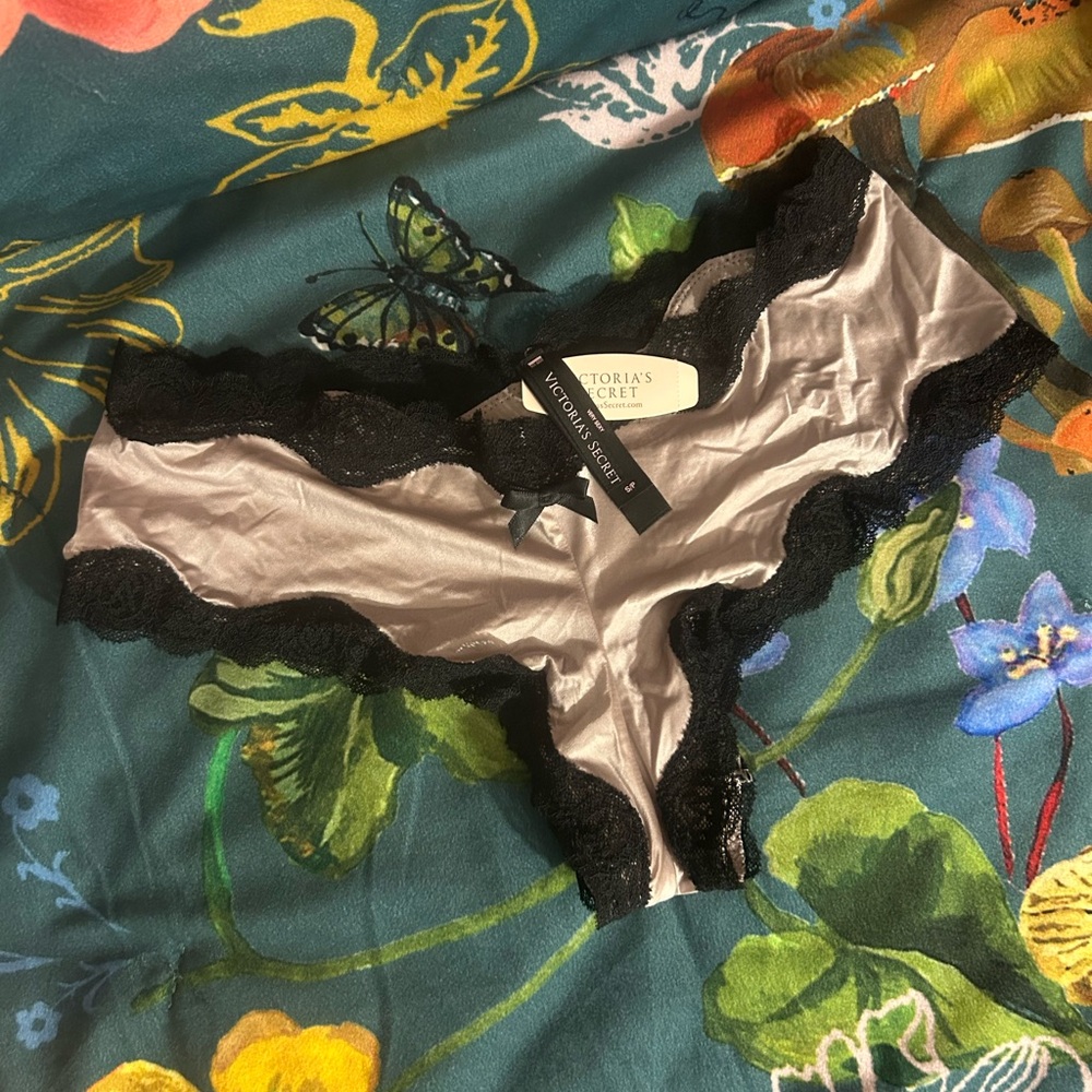 NWT Victoria's Secret Very Sexy Retired 2013 Black & Champagne Lace Trim Panty